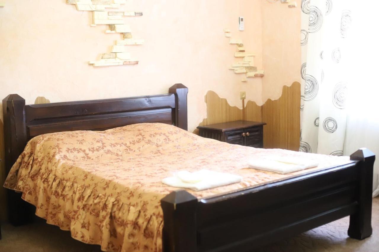 Hotel Orlyne Gnizdo Černivci Esterno foto