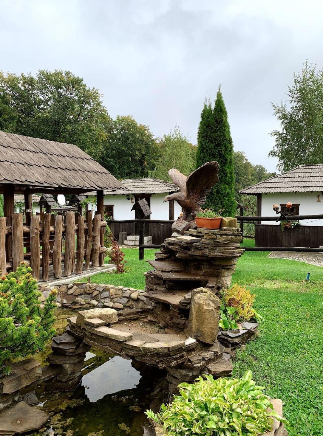 Hotel Orlyne Gnizdo Černivci Esterno foto
